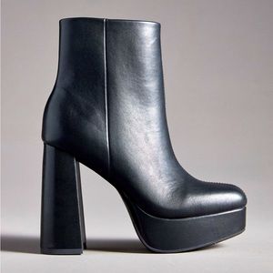 BC Footwear Nobody But Boots - NWOT Black Booties size 10